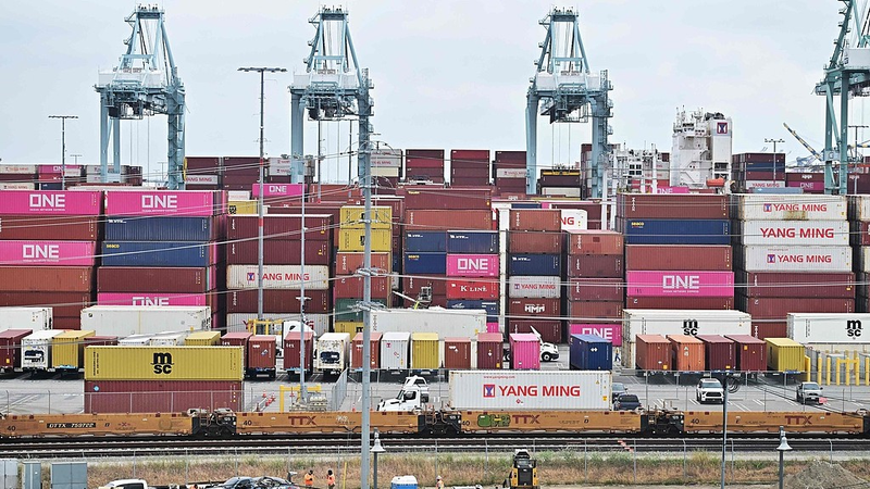 U_S__Seeks_Tariff_Talks_with_the_Chinese_Mainland_as_Markets_Waver video poster