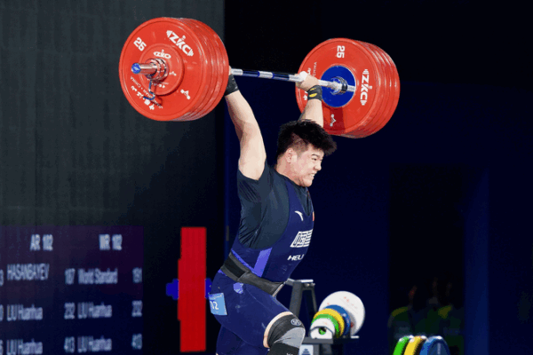 Liu Huanhua Claims Two Golds in Men’s 102kg at Asian Weightlifting Champs Liu Huanhua Claims Two Golds in Men’s 102kg at Asian Weightlifting Champs