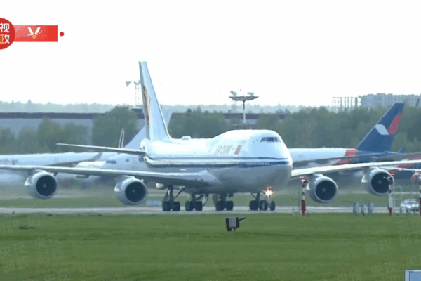 Xi Jinping Lands in Moscow for State Visit and 80th Victory Commemoration Xi_Jinping_Lands_in_Moscow_for_State_Visit_and_80th_Victory_Commemoration video poster
