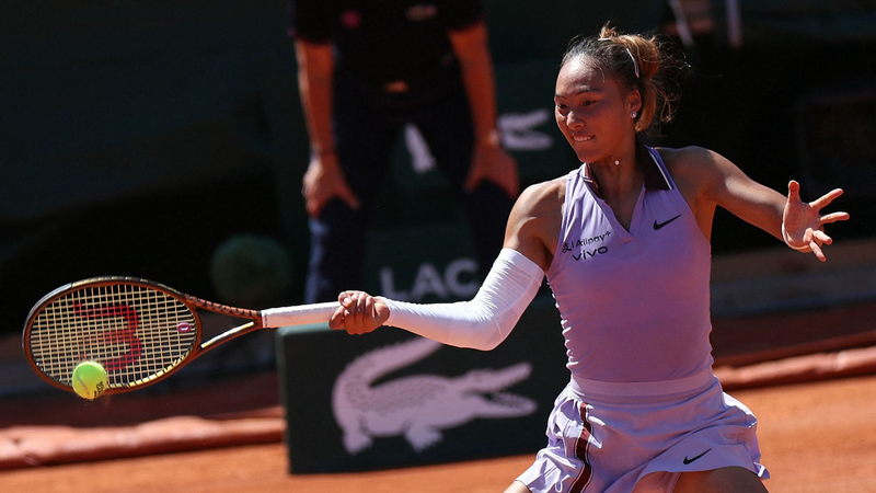 Zheng Qinwen Storms Into French Open Last 16 Without Dropping a Set Zheng_Qinwen_Storms_Into_French_Open_Last_16_Without_Dropping_a_Set