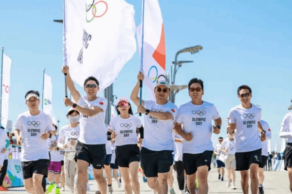 Beijing Unites Runners in 4.5 km Olympic Day Warm-Up Beijing_Unites_Runners_in_4_5_km_Olympic_Day_Warm_Up