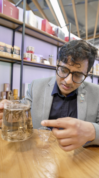 Brewing_Bonds__How_Chinese_Tea_Is_Rooting_in_African_Markets_poster - My Global News: Voices of a New Era Brewing_Bonds__How_Chinese_Tea_Is_Rooting_in_African_Markets video poster