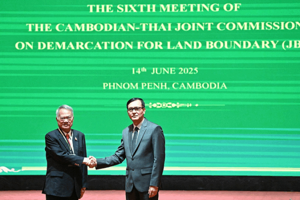 Cambodia, Thailand Wrap Up ‘Open, Positive’ Border Talks in Phnom Penh Cambodia__Thailand_Wrap_Up__Open__Positive__Border_Talks_in_Phnom_Penh