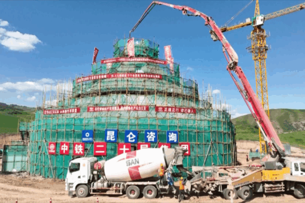 Chinese Mainland Caps 110m Steerable Radio Telescope in Xinjiang Chinese_Mainland_Caps_110m_Steerable_Radio_Telescope_in_Xinjiang