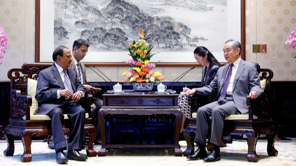 Dragon and Elephant Dance: China, India Urged to Keep Border Tranquil Dragon_and_Elephant_Dance__China__India_Urged_to_Keep_Border_Tranquil