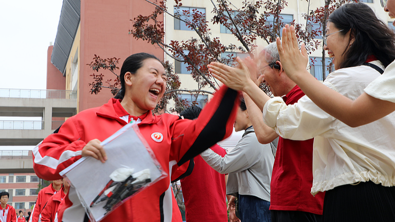 Gaokao_2025_Day_1__Red_Ribbons__Sunflowers___Community_Spirit - My Global News: Voices of a New Era Gaokao_2025_Day_1__Red_Ribbons__Sunflowers___Community_Spirit