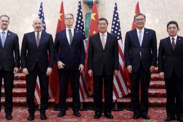 He Lifeng Urges Dialogue on US-China Trade Disputes He_Lifeng_Urges_Dialogue_on_US_China_Trade_Disputes