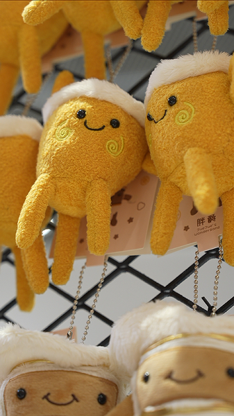 How to Snag a Golden Goblet Award Plush at SIFF How_to_Snag_a_Golden_Goblet_Award_Plush_at_SIFF video poster