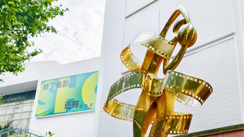 Inside_Crowne_Plaza_Shanghai__A_Cinematic_Landmark