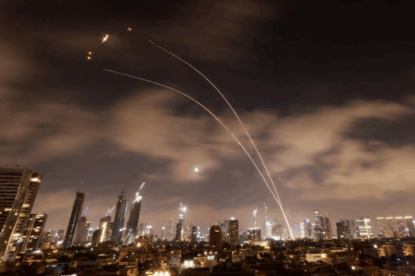 Iran Signals Firm Response if U.S. Joins Israeli Strikes Iran_Signals_Firm_Response_if_U_S__Joins_Israeli_Strikes