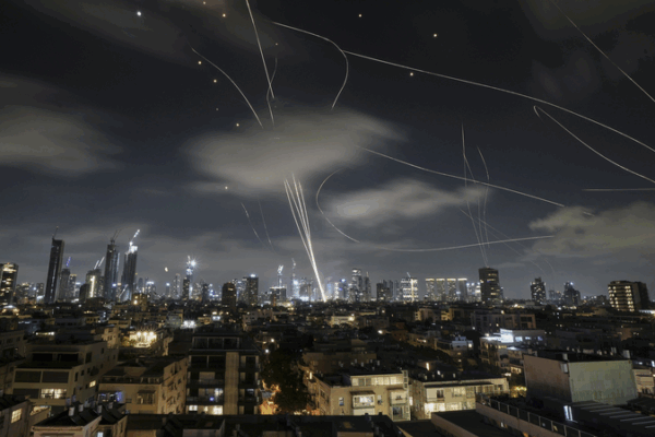 Israel-Iran Tensions Escalate as Trump Weighs Intervention Israel_Iran_Tensions_Escalate_as_Trump_Weighs_Intervention