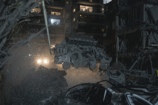 Israel_and_Iran_Exchange_Missile_Strikes_in_Sharp_Escalation