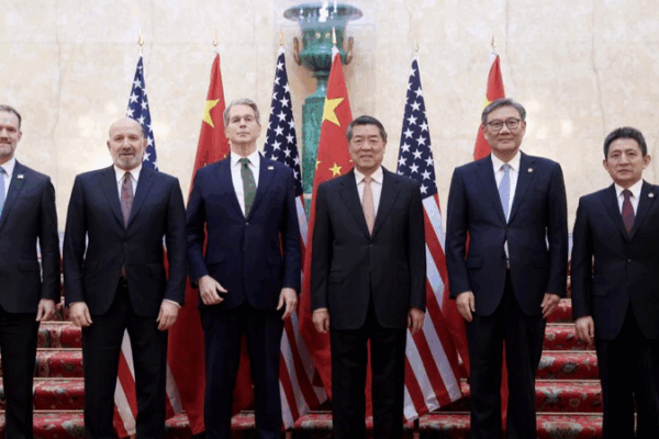 London Talks Forge New Path for China-U.S. Economic Cooperation London_Talks_Forge_New_Path_for_China_U_S__Economic_Cooperation