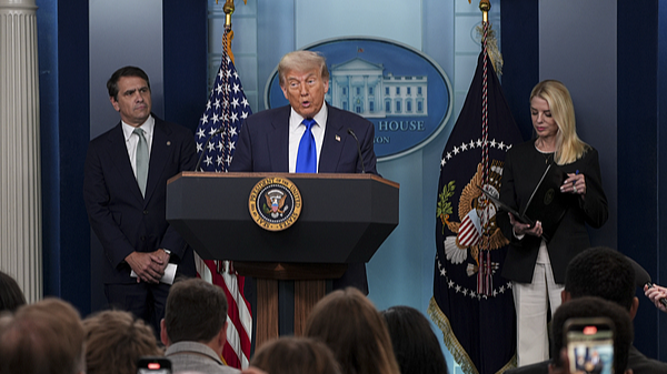 Senate Advances Debate on Trump’s 940-Page Tax-Cut and Spending Megabill Senate_Advances_Debate_on_Trump_s_940_Page_Tax_Cut_and_Spending_Megabill