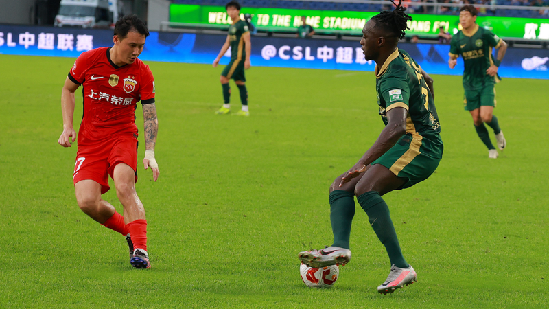 Shanghai Port Cruises Past Henan to Stay Four Points Behind Beijing Guoan Shanghai_Port_Cruises_Past_Henan_to_Stay_Four_Points_Behind_Beijing_Guoan