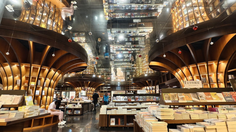 Shanghai_s_Futuristic_Bookstore_Becomes_Cultural___Tourism_Landmark