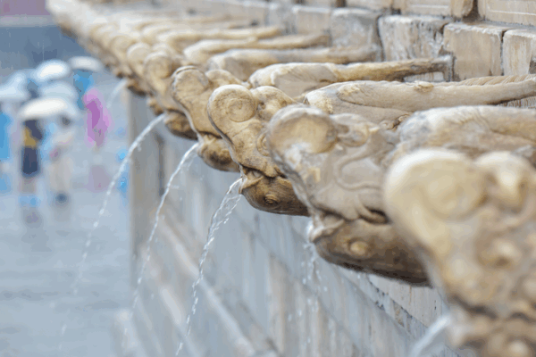 Stone Dragons Roar to Life at Beijing’s Forbidden City in Heavy Rain Stone_Dragons_Roar_to_Life_at_Beijing_s_Forbidden_City_in_Heavy_Rain