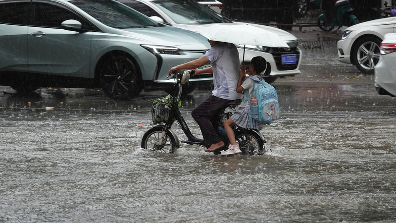 The Chinese Mainland Issues Fresh Alerts for Rainstorms and High Heat The_Chinese_Mainland_Issues_Fresh_Alerts_for_Rainstorms_and_High_Heat