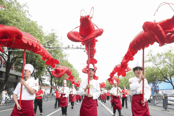 Three-Day Crayfish Festival Sizzles in Jiangsu Three_Day_Crayfish_Festival_Sizzles_in_Jiangsu