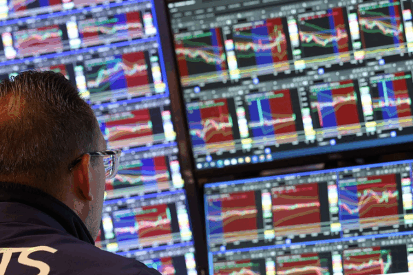 US Futures Dip as Oil Prices Surge Amid Middle East Tensions US_Futures_Dip_as_Oil_Prices_Surge_Amid_Middle_East_Tensions