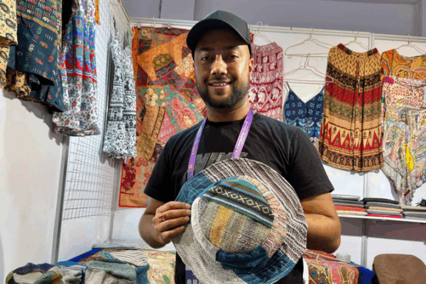Weaving Friendship: A Nepali Artisan’s Journey at the 9th China-South Asia Expo Weaving_Friendship__A_Nepali_Artisan_s_Journey_at_the_9th_China_South_Asia_Expo video poster