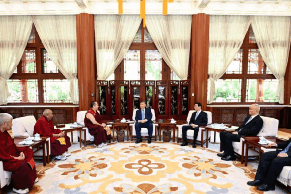 Xi Jinping Calls on Panchen Rinpoche to Foster Unity in Xizang Xi_Jinping_Calls_on_Panchen_Rinpoche_to_Foster_Unity_in_Xizang video poster