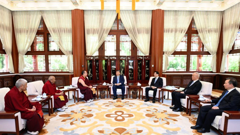 Xi_Jinping_Calls_on_Panchen_Rinpoche_to_Foster_Unity_in_Xizang video poster