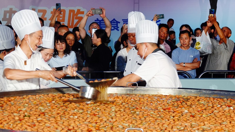 Yichang_s_Epic_Hot_Pot_Steams_Up_Hubei_Food_Fest - My Global News: Voices of a New Era Yichang_s_Epic_Hot_Pot_Steams_Up_Hubei_Food_Fest