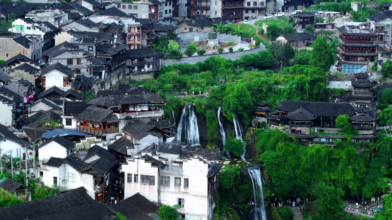 7QKPF7AFH715IZN80W0P - My Global News: Voices of a New Era Cinematic Summer Escape in Furong Town’s Waterfall-Stilted Homes