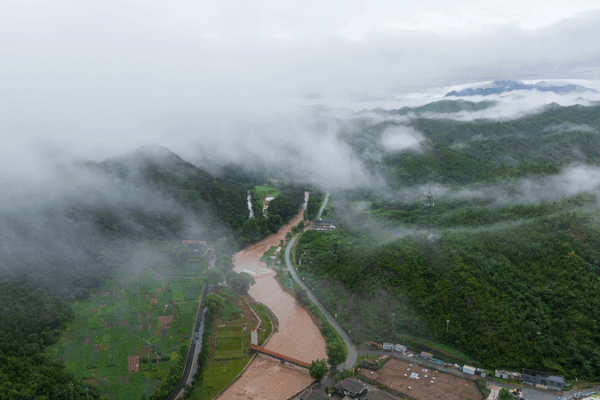Beijing on High Alert: Torrential Rains Prompt Storm and Flood Warnings Beijing_on_High_Alert__Torrential_Rains_Prompt_Storm_and_Flood_Warnings