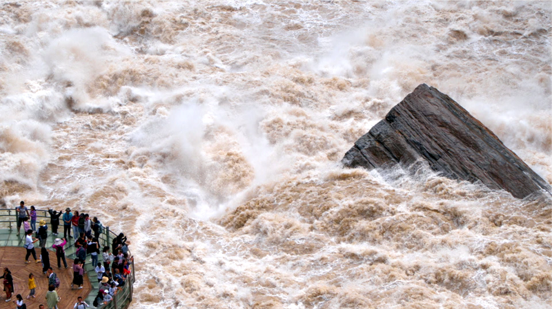 Chill in Summer: Discover the Roar of Tiger Leaping Gorge Chill_in_Summer__Discover_the_Roar_of_Tiger_Leaping_Gorge