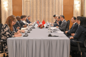 China_and_UK_FMs_Meet_in_Kuala_Lumpur_to_Reboot_Bilateral_Ties