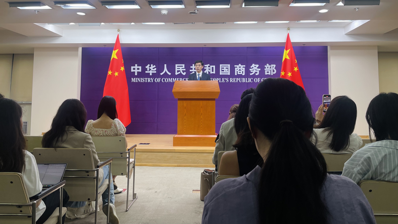 China’s Tax Refund Sales Skyrocket 94.6% in H1 China_s_Tax_Refund_Sales_Skyrocket_94_6__in_H1 video poster