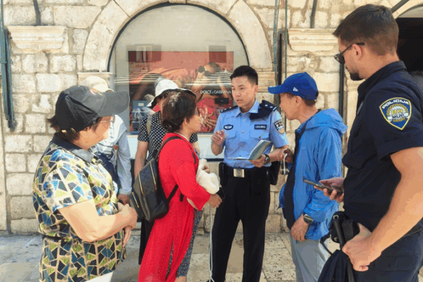 Chinese Police Patrols Kick Off in Croatia to Boost Tourist Safety Chinese_Police_Patrols_Kick_Off_in_Croatia_to_Boost_Tourist_Safety