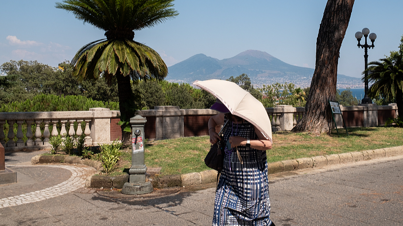 Europe_Races_to_Cool_Down_as_Heatwaves_Spark_Emergency_Measures video poster