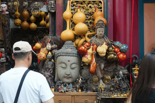 Faces of Local Markets Across the Chinese Mainland Faces_of_Local_Markets_Across_the_Chinese_Mainland