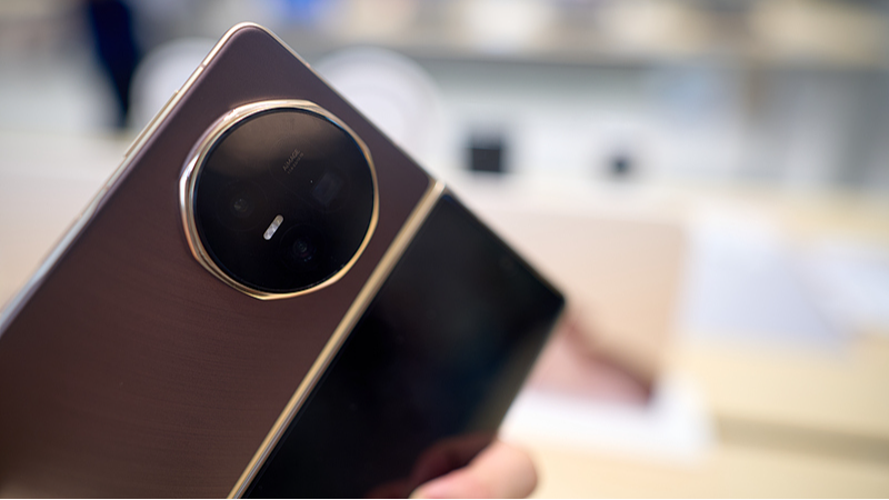 Honor_Unveils_Magic_V5__World_s_Thinnest_AI_Powered_Foldable