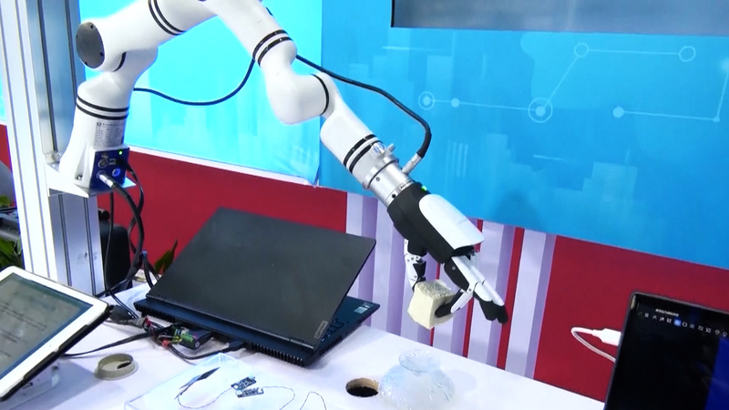 Humanoid Robots Dazzle at Supply Chain Expo Humanoid_Robots_Dazzle_at_Supply_Chain_Expo video poster