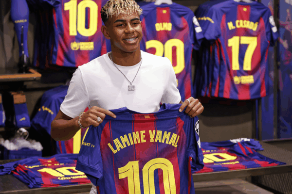 Lamine Yamal Extends Deal and Embraces Iconic No.10 Jersey Lamine_Yamal_Extends_Deal_and_Embraces_Iconic_No_10_Jersey