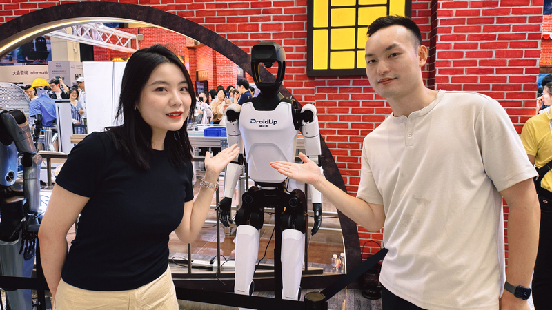 M88SRYH9NSECMCCD2V1T - My Global News: Voices of a New Era Inside WAIC 2025: A Citywalk through Shanghai’s AI Future video poster