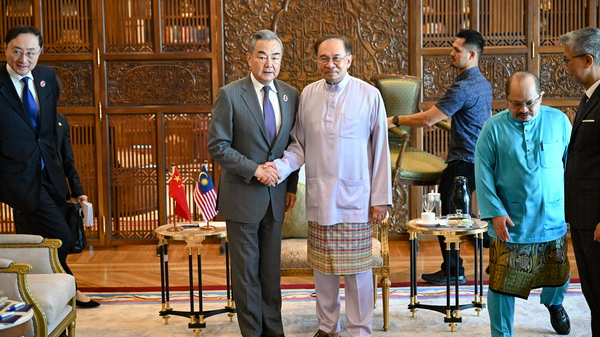 Malaysia and China Deepen Ties in Anwar-Wang Yi Meeting Malaysia_and_China_Deepen_Ties_in_Anwar_Wang_Yi_Meeting