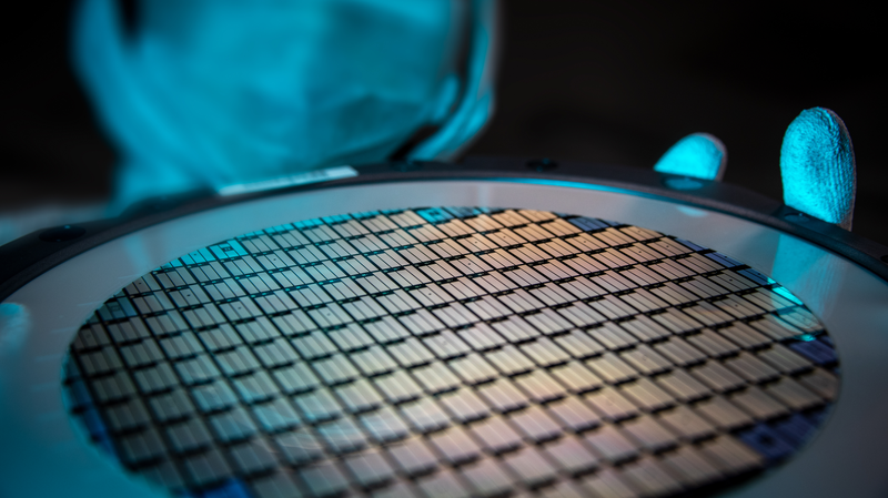 New_Method_Enables_Mass_Production_of__Golden__Indium_Selenide_Semiconductors