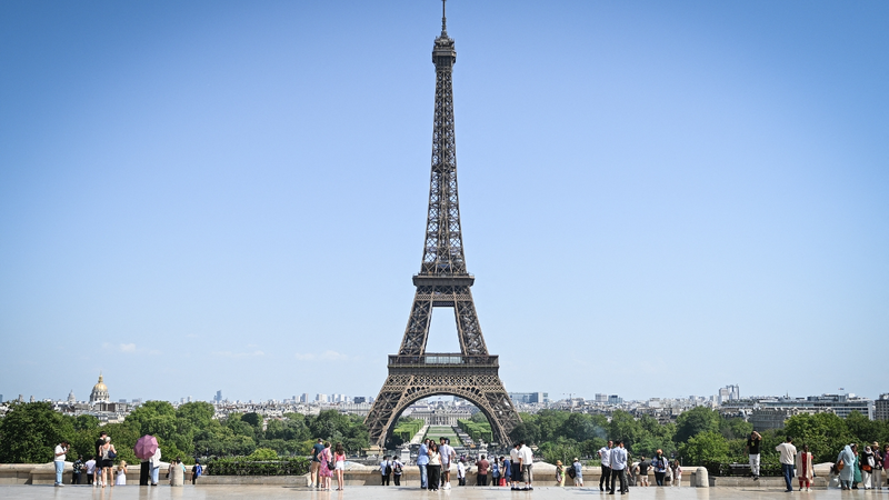 Paris_Skyline_Shines_as_Eiffel_Tower_Summit_Closes_for_Heatwave video poster
