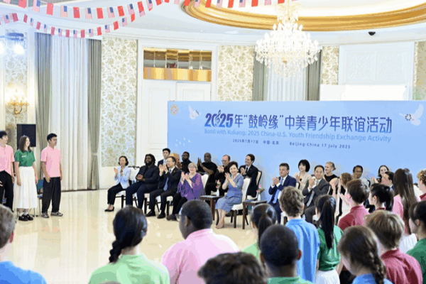 Peng_Liyuan_Champions_China_U_S__Youth_Friendship_in_Beijing_Event