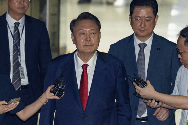 Seoul Court Issues Arrest Warrant for Former President Yoon Suk-yeol Seoul_Court_Issues_Arrest_Warrant_for_Former_President_Yoon_Suk_yeol