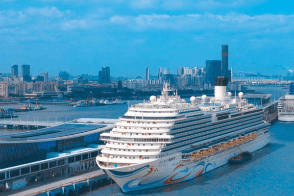 Shanghai’s Transformation: Battleground to Global Gateway Shanghai_s_Transformation__Battleground_to_Global_Gateway