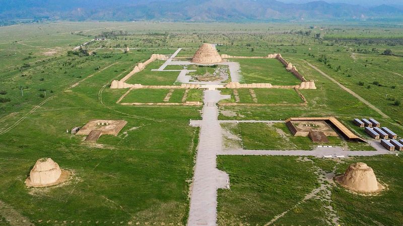 Soaring Over China’s ‘Oriental Pyramids’: Xixia Imperial Tombs in Ningxia Soaring_Over_China_s__Oriental_Pyramids___Xixia_Imperial_Tombs_in_Ningxia video poster