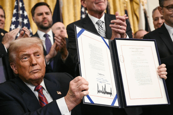 Trump Signs GENIUS Act to Mainstream Stablecoins Trump_Signs_GENIUS_Act_to_Mainstream_Stablecoins