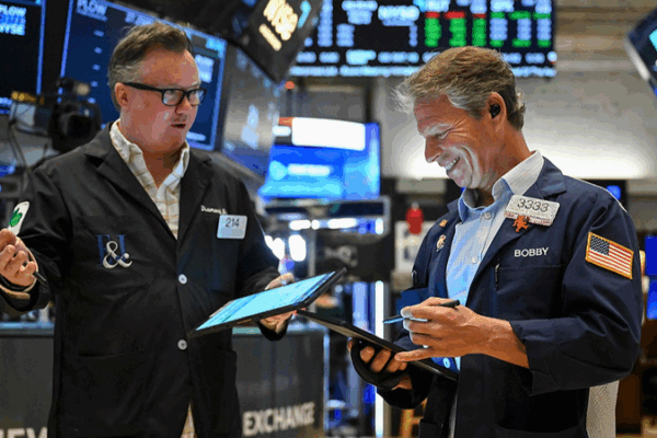 US Stocks Rally on Tech Earnings Buzz and US-Japan Trade Deal US_Stocks_Rally_on_Tech_Earnings_Buzz_and_US_Japan_Trade_Deal