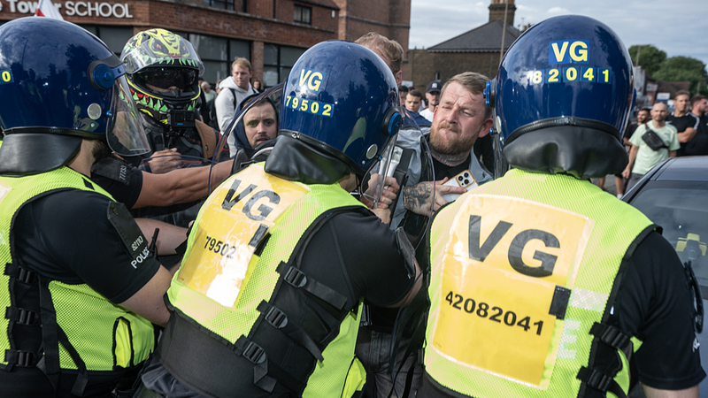 Violent_Protests_Flare_at_London_Hotel_Housing_Asylum_Seekers - My Global News: Voices of a New Era Violent_Protests_Flare_at_London_Hotel_Housing_Asylum_Seekers